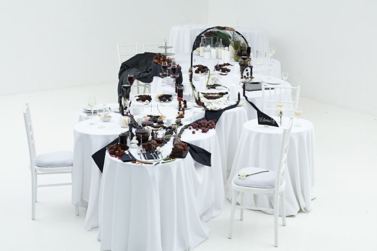 3D obraz Messiho a Ronalda, který byl vytvořen z prostřeného stolu? I to je možné